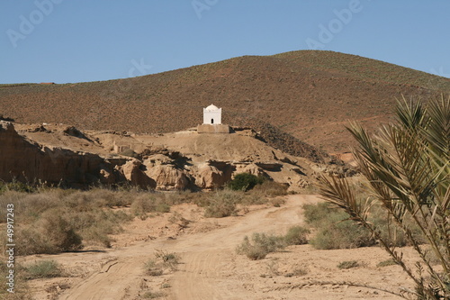 marabout au bord de l'oued Assaka