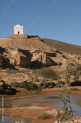 marabout au bord de l'oued Assaka