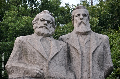 Marx und Engels in China