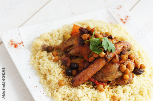 assiette de couscous plan oblique