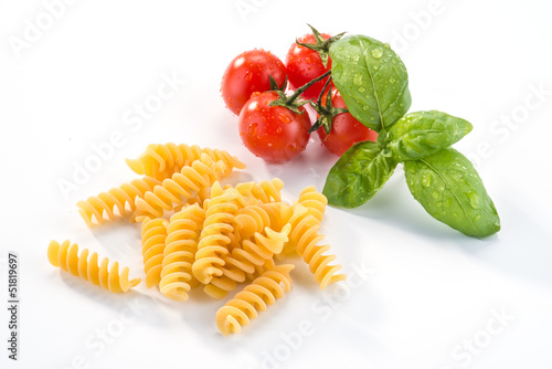 Fusilli, pomodorini e basilico - Italian pasta