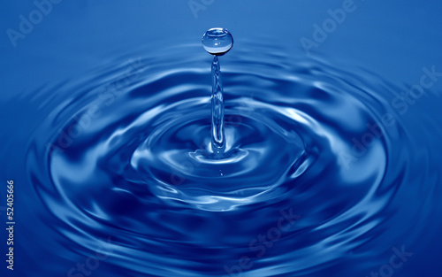 Blauer Wassertropfen