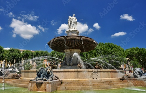 AIX-EN-PROVENCE : Fontaine de la Rotonde