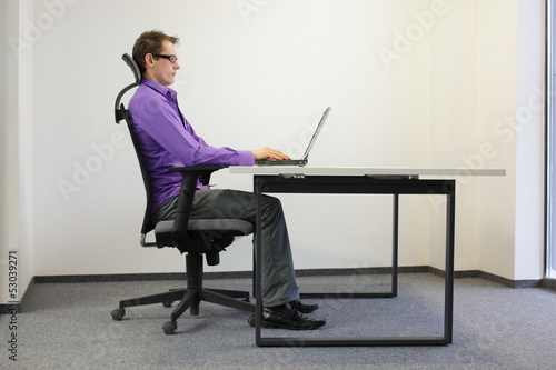 correct sitting position at laptop