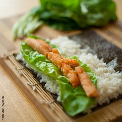 sushi składnik pieczony łosoś