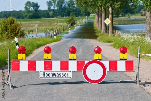 Straßensperrung bei Hochwasser, Allertal bei Kirchwahlingen, Niedersachsen, Deutschland, Europa