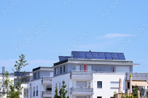 Solarzellen auf Mehrfamilienwohnhaus