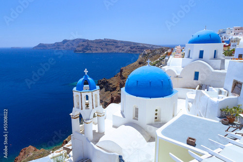 Biała architektura Oia wioska na Santorini wyspie, Grecja