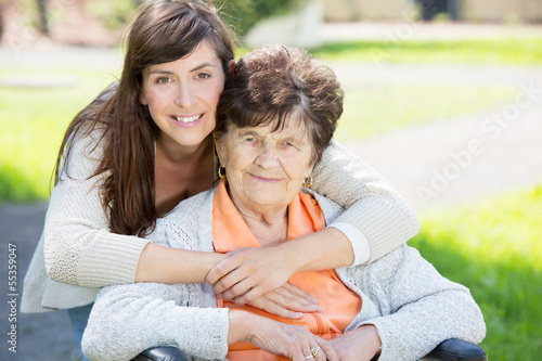 oma und enkelin