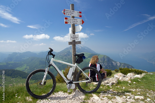 e-bike, pedelec, women, fahrrad, mountainbike, berge