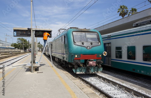 Treno in arrivo alla stazione