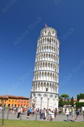 Słynna Krzywa Wieża w Pizie na Placu Cudów, Toskania we Włoszech