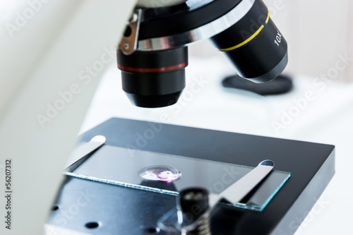Laboratory microscope lens