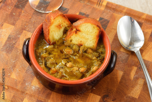 Ribollita di verdure con crostini