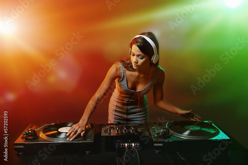 music dj woman