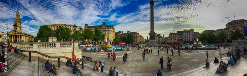 LONDON, SEP 29: Tourists enjoy beautiful Trafalgar Square, Septe