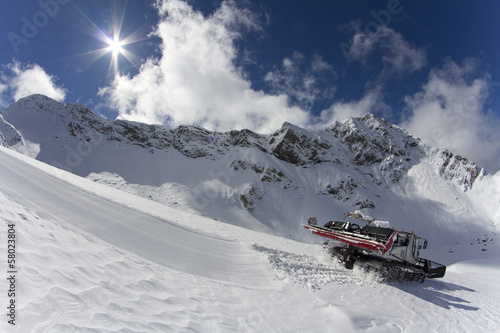 Ratrak, grooming machine, special snow vehicle