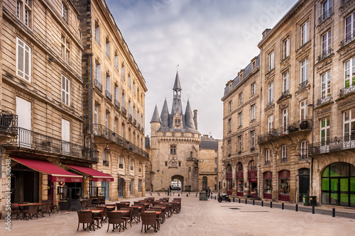 Place du Palais et la porte Cailhau à Bordeaux, Gironde, Nouvelle-Aquitaine, France