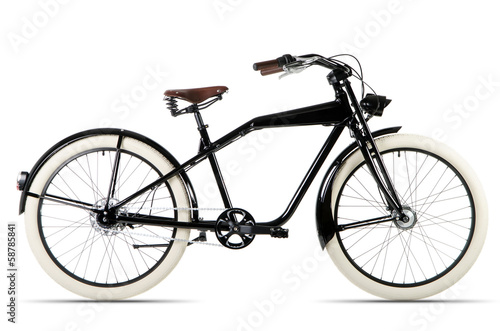 schwarzes Fahrrad vor weißem Hintergrund