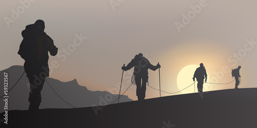 Alpiniste Cordee brume