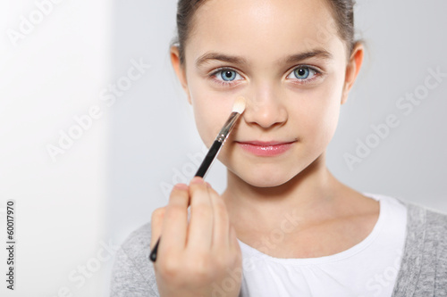 Pierwszy makijaż nastolatki