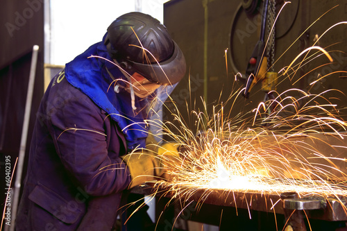 Schweißer in der Fabrik