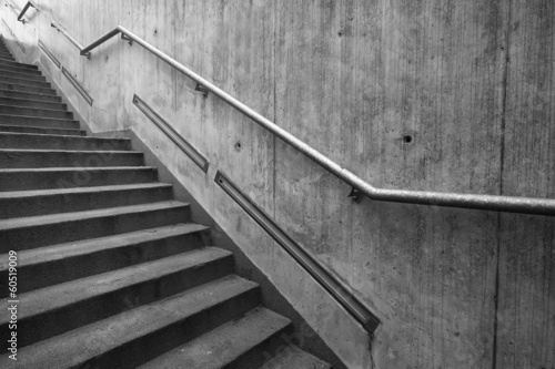 Czarno białe schody