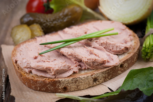 Brot mit Leberwurst