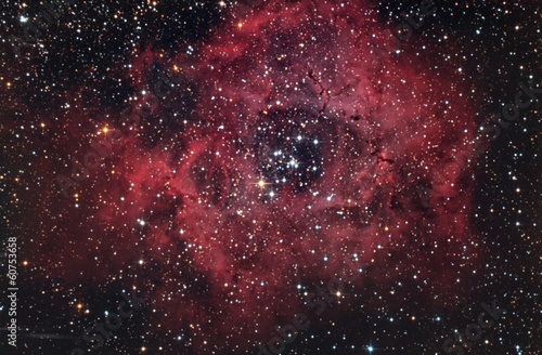 Nebulosa rossa nel cielo notturno