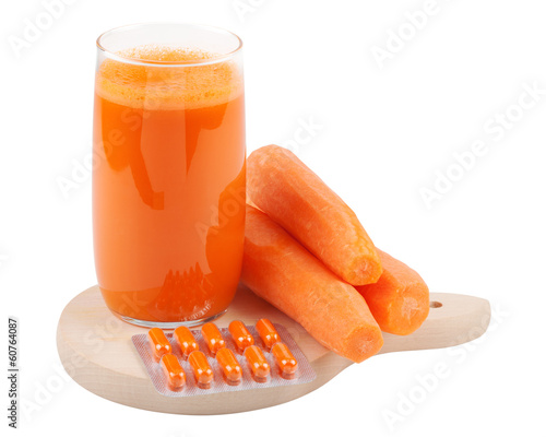 carrot juice, fresh carrots and on cutting board