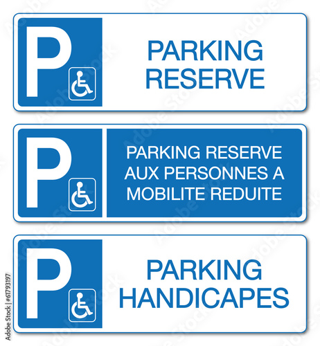 Panneau parking réservé handicapés.