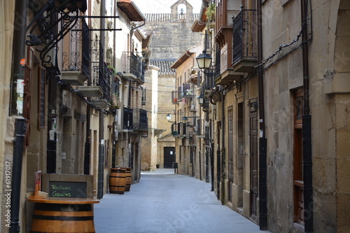 Calle en pueblo tipico de la Rioja (Laguardia)