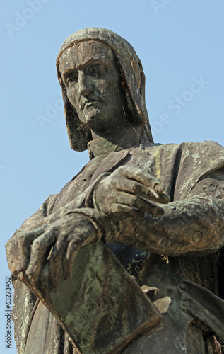 emblematic expression of Dante in a fine bronze statue