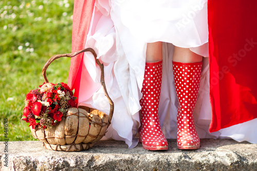 Mariée en bottes de pluie