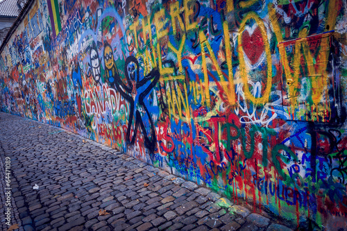 Graffiti sur le mur Lennon de Pragues
