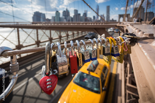 Liebesschlösser an der Brooklyn Bridge in New York