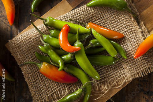 Organic Green Spicy Serrano Peppers