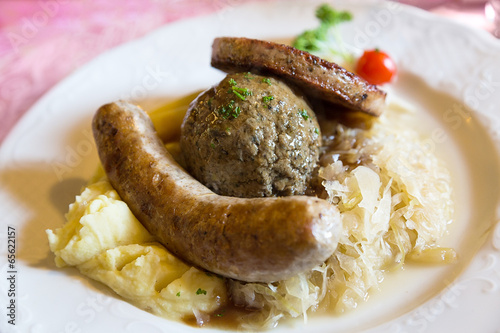 Pfälzer Teller - Saumagen Leberknödel und Bratwurst