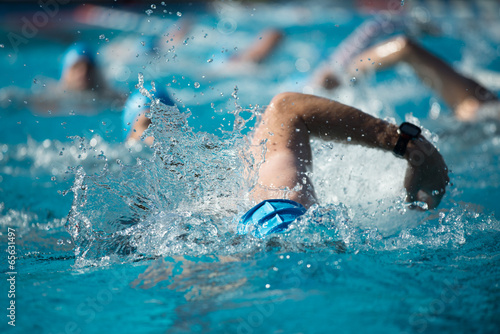 Wettkampfschwimmer bei Triathlon