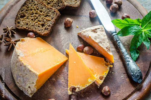 Mimolette with hazelnuts