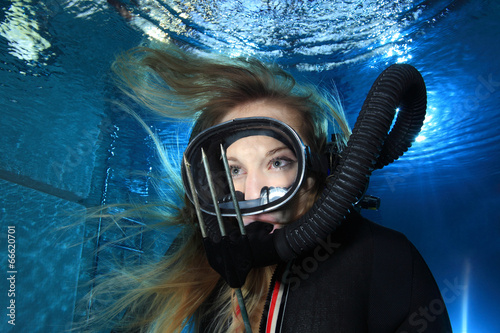 Scuba woman with spear gun