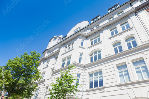 nobles Haus und Bäume in Deutschland