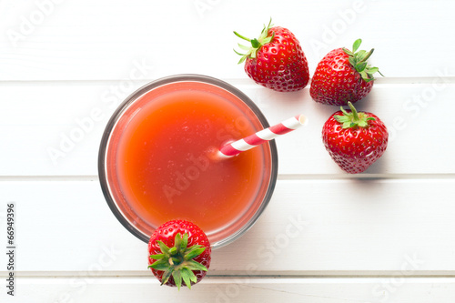 strawberry juice in glass