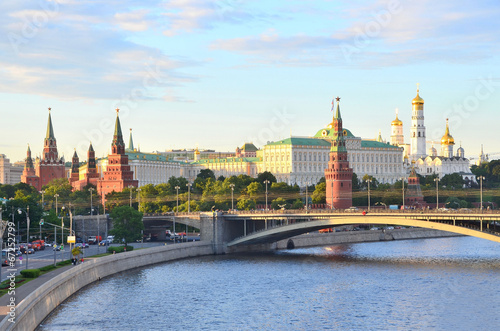 Московский кремль летним вечером