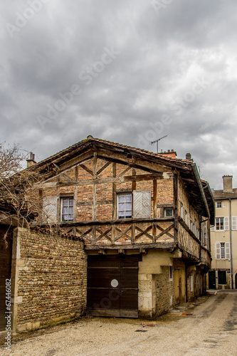 Maison en colombage et encorbellement à bourg en bresse