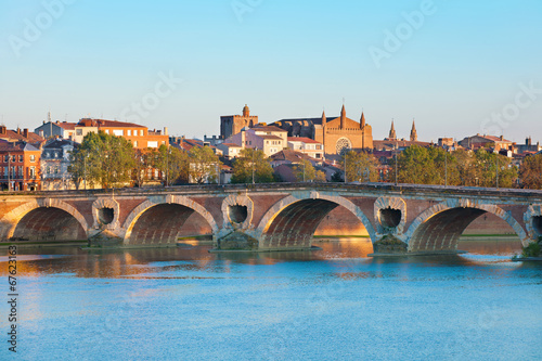 The Pont Neuf in Toulouse in summer