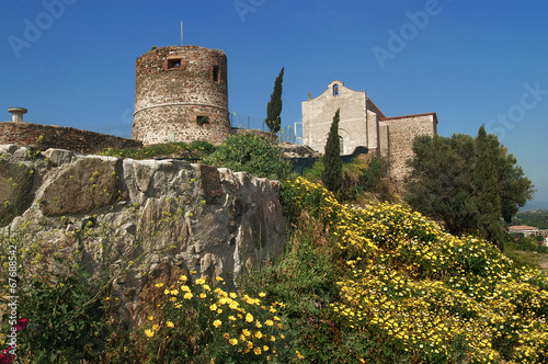 102133 La Garde, village perché