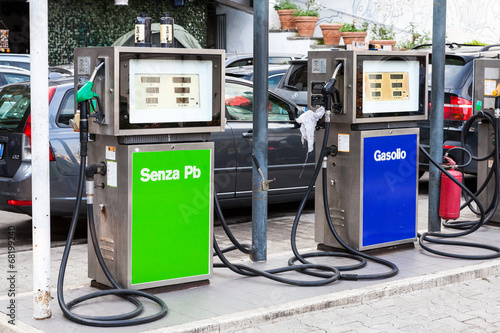 Stazione di servizio e carburanti