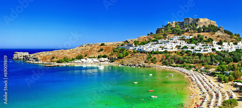malownicza wyspa Rodos, zatoka Lindos. Grecja