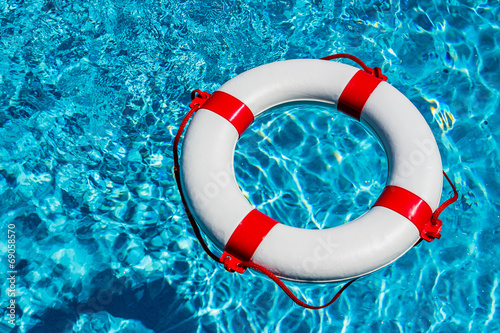 Rettungsring in einem Pool